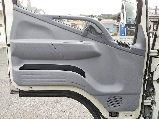 三菱ふそうキャンター冷凍車（冷蔵車）小型（2t・3t）[写真32]