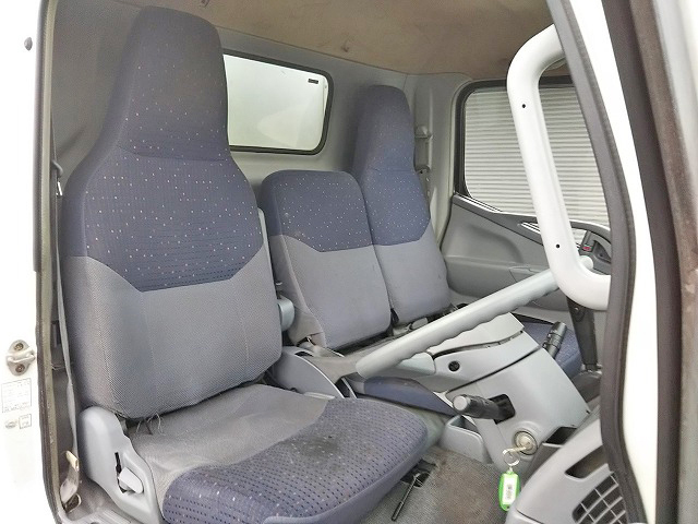 三菱ふそうキャンター冷凍車（冷蔵車）小型（2t・3t）[写真34]