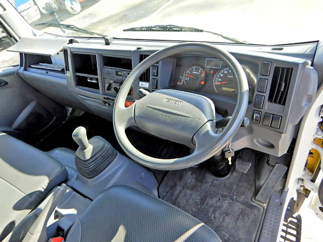 いすゞエルフアルミブロック小型（2t・3t）[写真26]