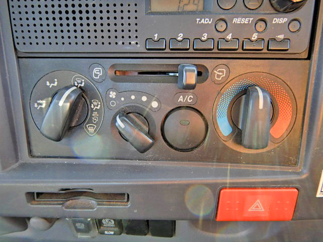 いすゞエルフアルミブロック小型（2t・3t）[写真28]