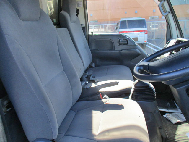 いすゞエルフアルミブロック小型（2t・3t）[写真16]