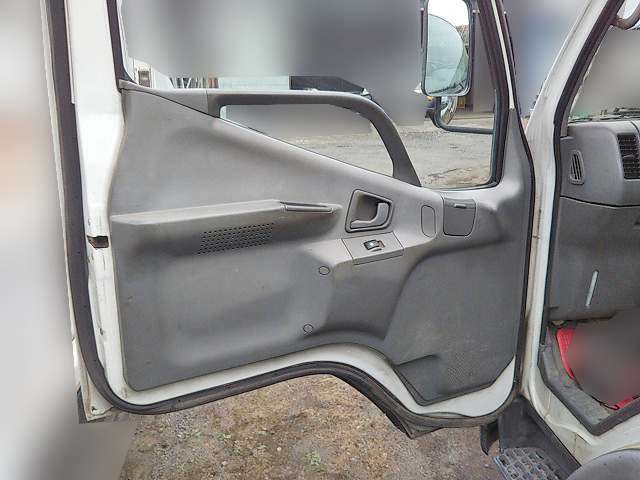 三菱ふそうキャンターガッツ平ボディ小型（2t・3t）[写真18]