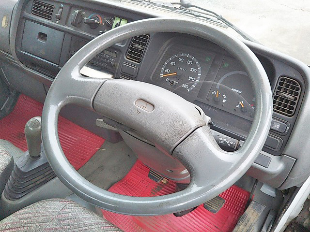 三菱ふそうキャンターガッツ平ボディ小型（2t・3t）[写真22]