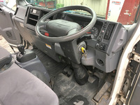 いすゞエルフ冷凍車（冷蔵車）小型（2t・3t）[写真30]