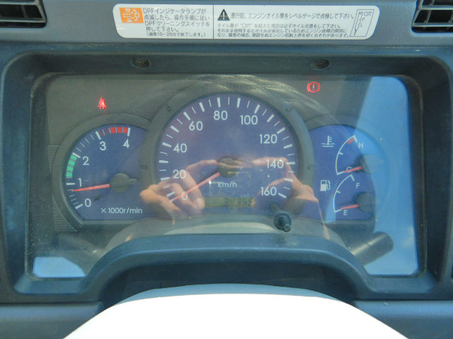 三菱ふそうキャンター散水車小型（2t・3t）[写真19]