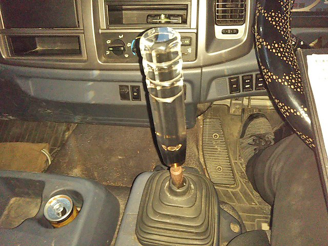 日野レンジャー平ボディ中型（4t）[写真19]