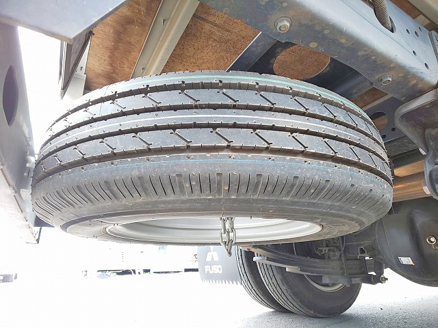 三菱ふそうキャンターガッツ平ボディ小型（2t・3t）[写真16]