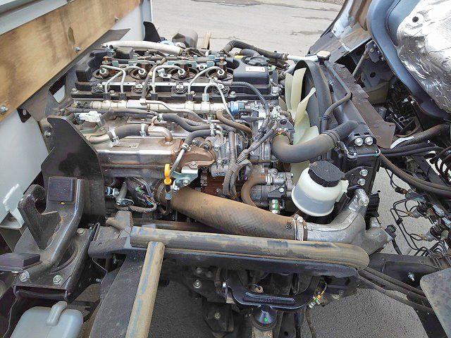 三菱ふそうキャンターガッツ平ボディ小型（2t・3t）[写真24]