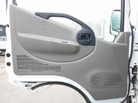 三菱ふそうキャンターガッツ平ボディ小型（2t・3t）[写真26]