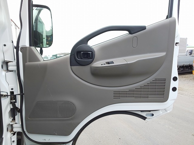 三菱ふそうキャンターガッツ平ボディ小型（2t・3t）[写真27]