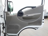 三菱ふそうキャンターガッツ平ボディ小型（2t・3t）[写真27]