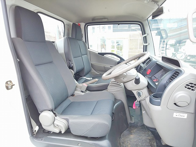 三菱ふそうキャンターガッツ平ボディ小型（2t・3t）[写真31]