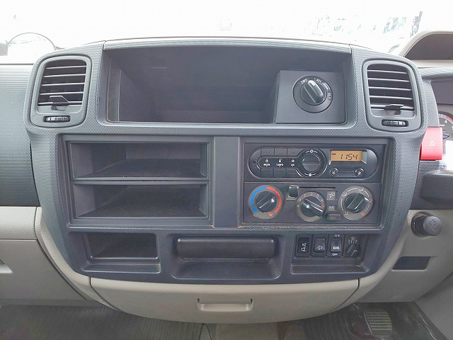 三菱ふそうキャンターガッツ平ボディ小型（2t・3t）[写真35]