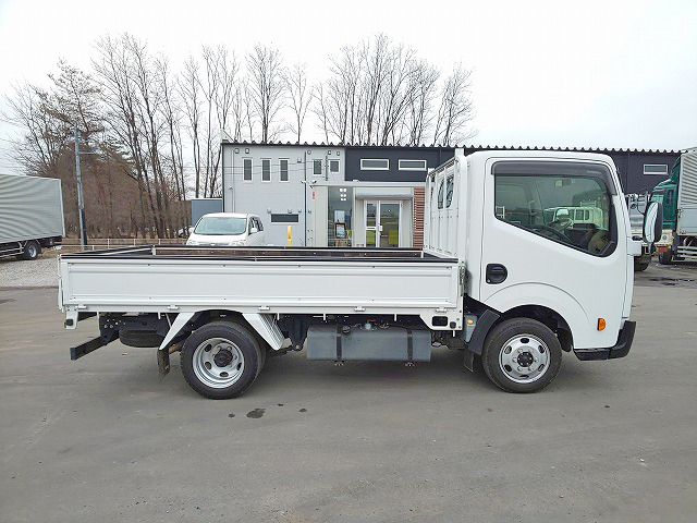 三菱ふそうキャンターガッツ平ボディ小型（2t・3t）[写真05]