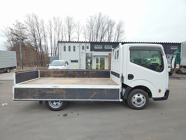 三菱ふそうキャンターガッツ平ボディ小型（2t・3t）[写真06]