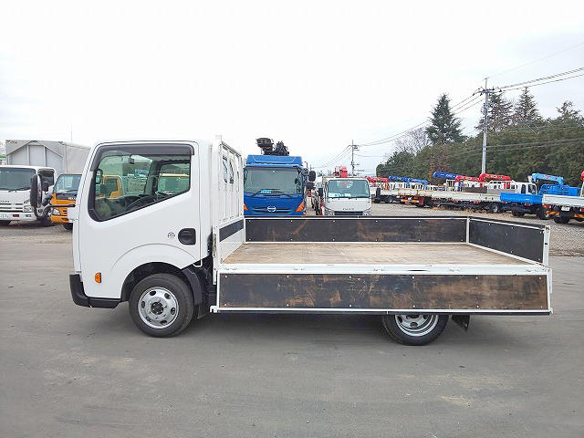 三菱ふそうキャンターガッツ平ボディ小型（2t・3t）[写真08]