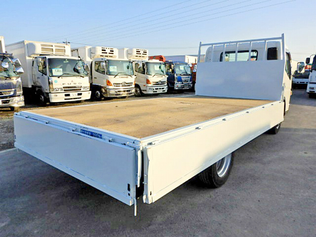 三菱ふそうキャンター平ボディ小型（2t・3t）[写真02]