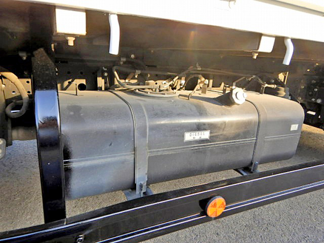 三菱ふそうキャンター平ボディ小型（2t・3t）[写真20]