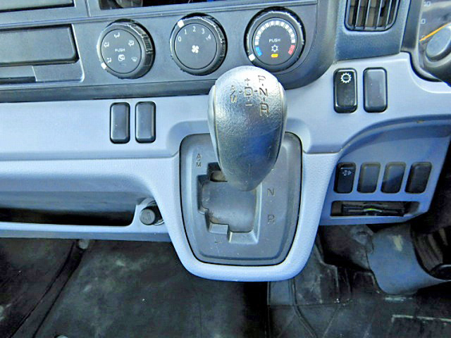 三菱ふそうキャンター平ボディ小型（2t・3t）[写真24]