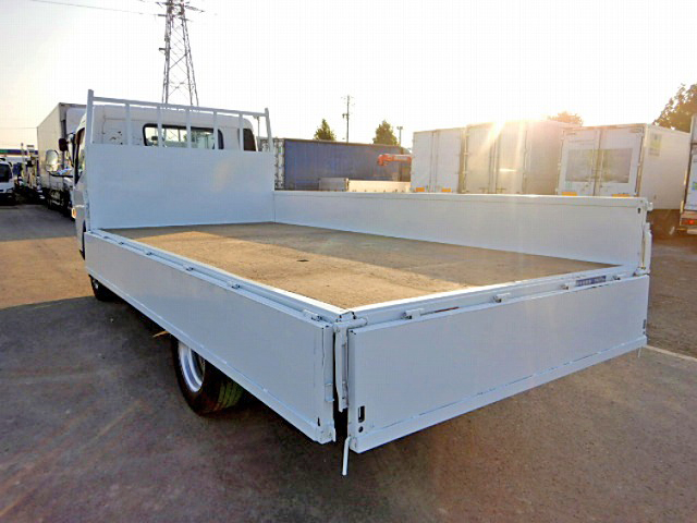 三菱ふそうキャンター平ボディ小型（2t・3t）[写真03]