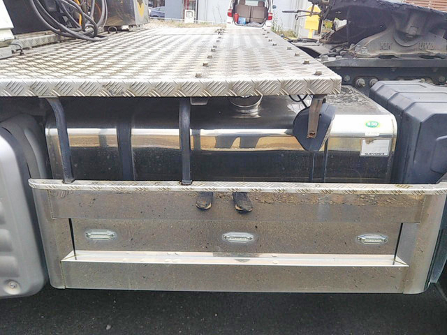 日野プロフィアトレーラーヘッド（トラクターヘッド）大型（10t）[写真16]