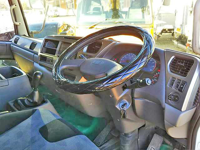 UDトラックスコンドルアルミブロック中型（4t）[写真36]