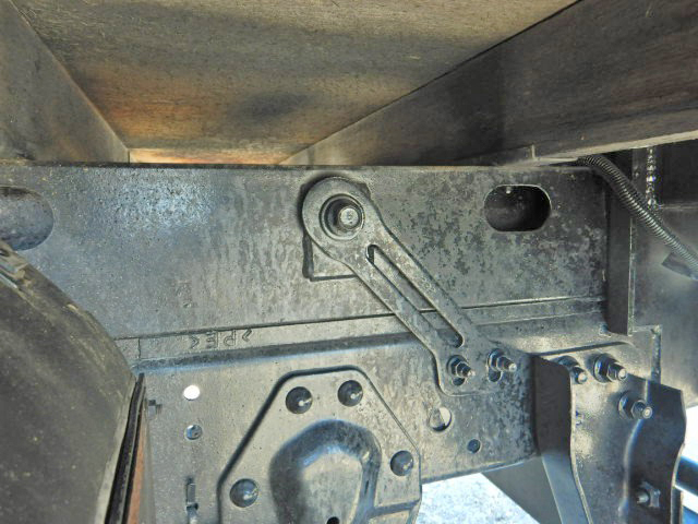 いすゞエルフ平ボディ小型（2t・3t）[写真11]