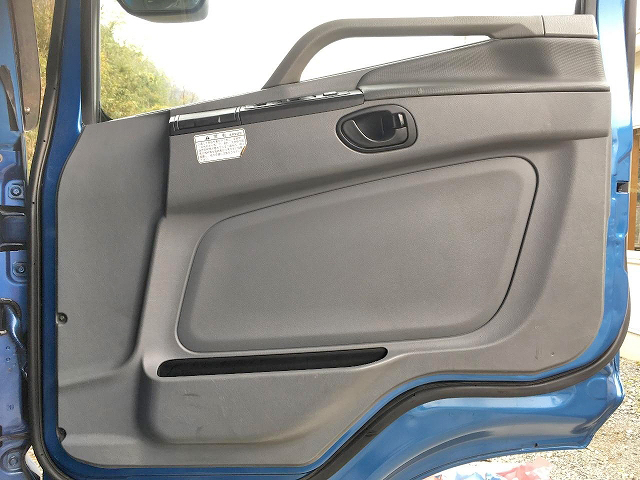 三菱ふそうスーパーグレート冷蔵冷凍ウイング大型（10t）[写真29]