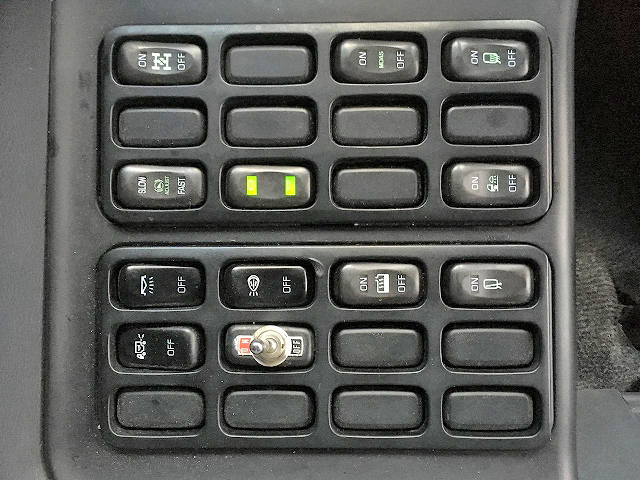 三菱ふそうスーパーグレート冷蔵冷凍ウイング大型（10t）[写真39]