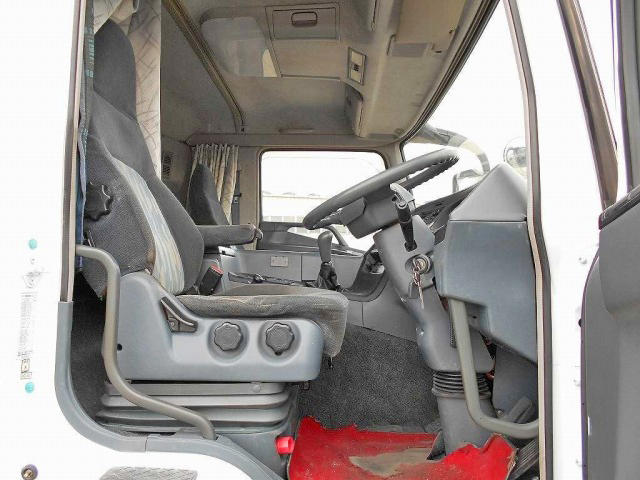 三菱ふそうスーパーグレートセルフクレーン4段大型（10t）[写真36]