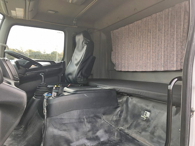 日野レンジャーダンプ増トン（6t・8t）[写真29]