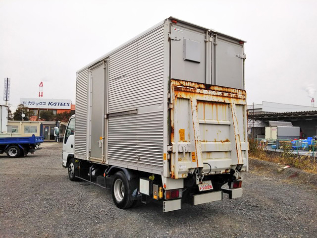 いすゞエルフアルミバン小型（2t・3t）[写真04]