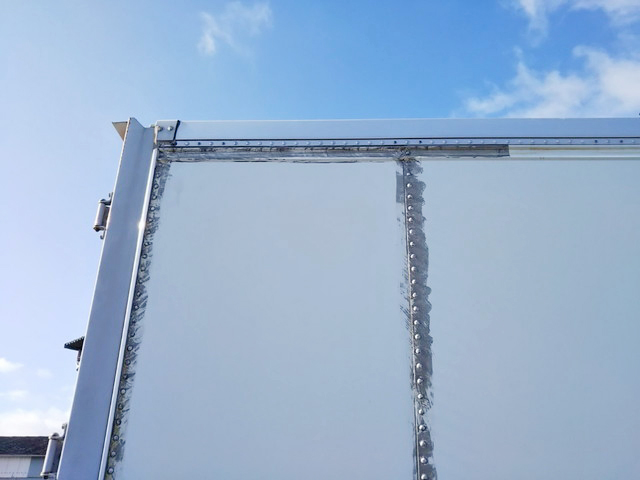 いすゞエルフパネルバン小型（2t・3t）[写真17]