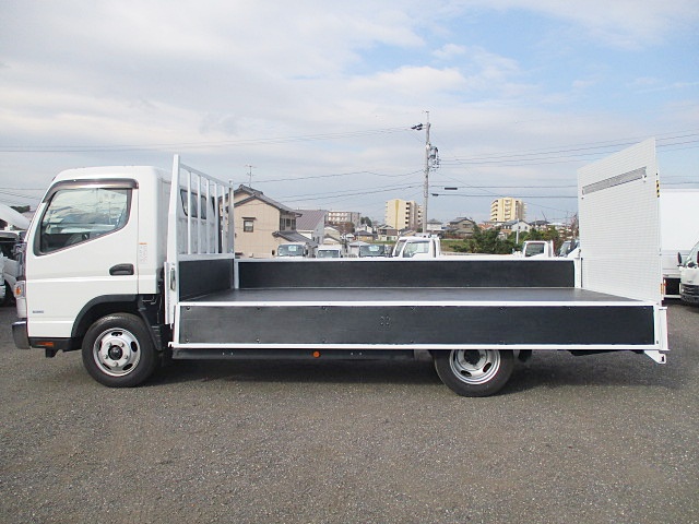 三菱ふそうキャンター平ボディ小型（2t・3t）[写真10]
