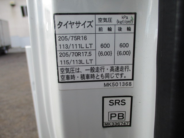 三菱ふそうキャンター平ボディ小型（2t・3t）[写真17]