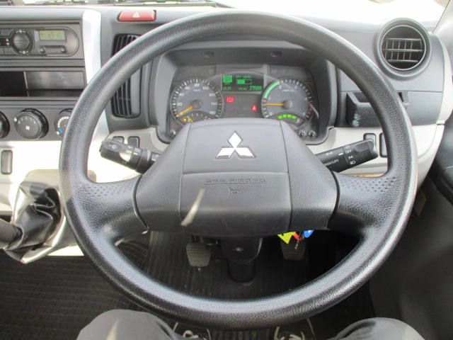 三菱ふそうキャンター平ボディ小型（2t・3t）[写真21]