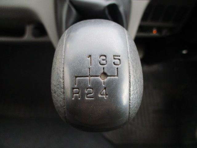 三菱ふそうキャンター平ボディ小型（2t・3t）[写真23]