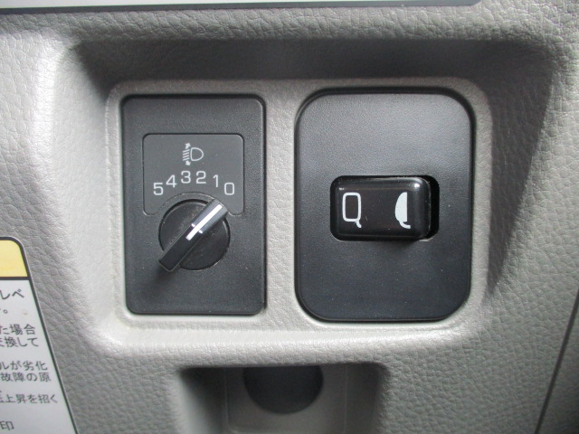 三菱ふそうキャンター平ボディ小型（2t・3t）[写真24]