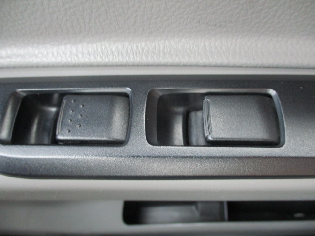 三菱ふそうキャンター平ボディ小型（2t・3t）[写真26]