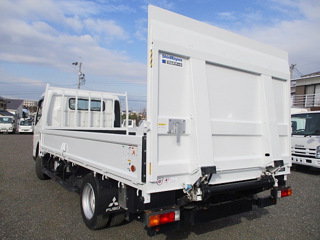 三菱ふそうキャンター平ボディ小型（2t・3t）[写真06]