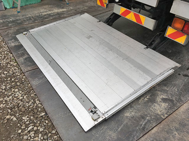 UDトラックスコンドルアルミウイング中型（4t）[写真22]