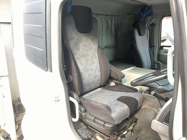 UDトラックスコンドルアルミウイング中型（4t）[写真31]