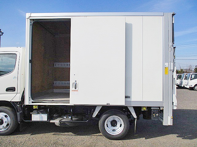 トヨタダイナパネルバン小型（2t・3t）[写真07]