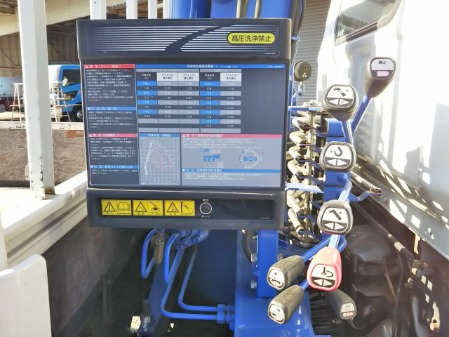 三菱ふそうキャンタークレーン3段小型（2t・3t）[写真23]