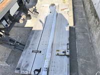 三菱ふそうキャンターアルミバン小型（2t・3t）[写真18]