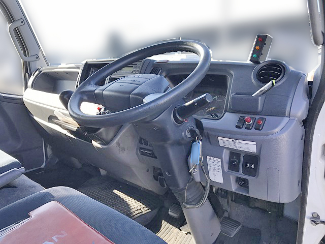 三菱ふそうキャンターアルミバン小型（2t・3t）[写真22]