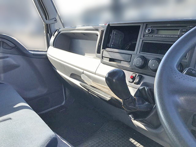 三菱ふそうキャンターアルミバン小型（2t・3t）[写真24]