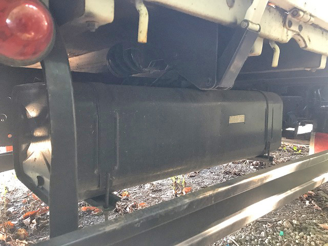 三菱ふそうキャンター平ボディ小型（2t・3t）[写真10]