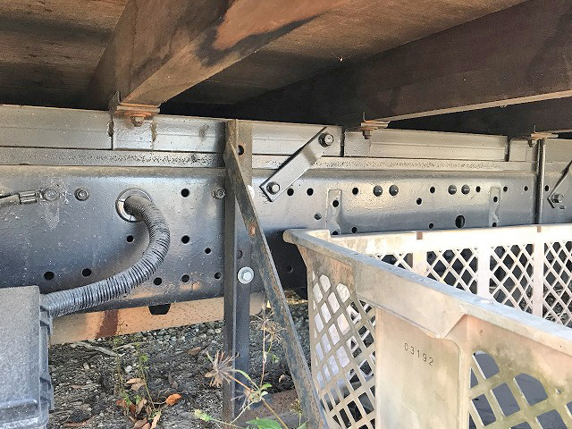 三菱ふそうキャンター平ボディ小型（2t・3t）[写真11]