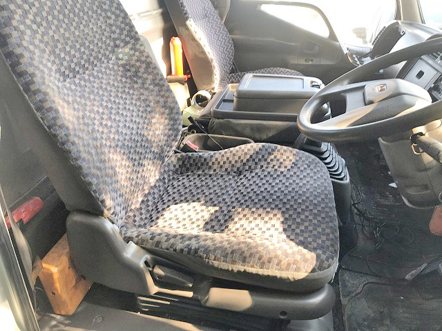 三菱ふそうキャンター平ボディ小型（2t・3t）[写真16]